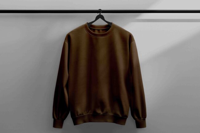 Warm, chocolate brown sweatshirt with a relaxed fit, ideal for casual outings.